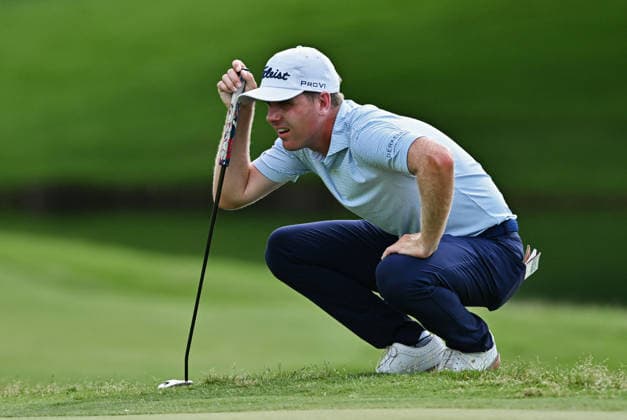 FORTH WORTH, TX - MAY 30: Ryan Gerard examines the eighteenth green during the third round of the PGA, Golf Herren Charles Schwab Challenge at Colonial Country Club on Saturday, May 30, 2026 in Fort Worth, TX. (Photo by Austin McAfee Icon Sportswire) GOLF: MAY 30 PGA Charles Schwab Challenge EDITORIAL USE ONLY Icon260530007