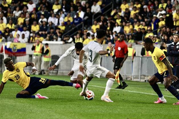 RECORD DATE NOT STATED Ecuador vs Saudi Arabia Friendlies Ahead of FIFA 2026 World Cup. (SPO) Ecuador vs Saudi Arabia Friendlies Ahead of FIFA 2026 World Cup. May 30, 2026, Harrison, New Jersey, USA: Angulo Nilson 20 of Ecuador and Bu Washl Nawaf 13 of Saudi Arabia during friendly soccer match between Ecuador and Saudi Arabia ahead of FIFA 2026 World Cup at Sports illustrated stadium in Harrison, New Jersey. Credit: Niyi Fote Thenews2(Foto: Niyi Fote Thenews2 imago images) SPO  Copyright: xNiyixFotex