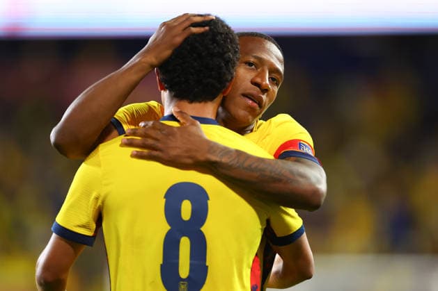 HARRISON, NJ - MAY 30: Pervis Estupinan 7 of Ecuador celebrates with Anthony Valencia 8 during the second half of the pre 2026 FIFA World Cup, WM, Weltmeisterschaft, Fussball Friendly game against Saudi Arabia on May 30, 2026 at Sports Illustrated Stadium in Harrison, New Jersey. (Photo by Rich Graessle Icon Sportswire) SOCCER: MAY 30 Ecuador vs Saudi Arabia EDITORIAL USE ONLY Icon26053026221