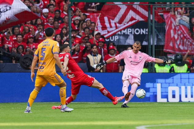 CONCACAF CHAMPIONS CUP 2026 CONCACAF CHAMPIONS CUP 2026 TOLUCA VS TIGRES UANL 30052026 TOLUCA, ESTADO DE MEXICO Action photo of Paulinho L of Diablos Rojos del Toluca and Nahuel Guzman R of Tigres UANL, during title game of the CONCACAF Champions Cup 2026 at the Estadio Nemesio Diez of Toluca, Estado de Mexico, Mexico Action photo of Paulinho I of Diablos Rojos del Toluca and Nahuel Guzman D of Tigres UANL, during title game of the CONCACAF Champions Cup 2026, held at the Estadio Nemesio Diez of Toluca, Estado de Mexico, Mexico against Tigres UANL Photo by IMAGENSHOP AGENCIA FOTOGRAFICA TOLUCA ESTADO DE MEXICO MEXICO Copyright: xIMAGENSHOPxAGENCIAxFOTOGRAFICAx