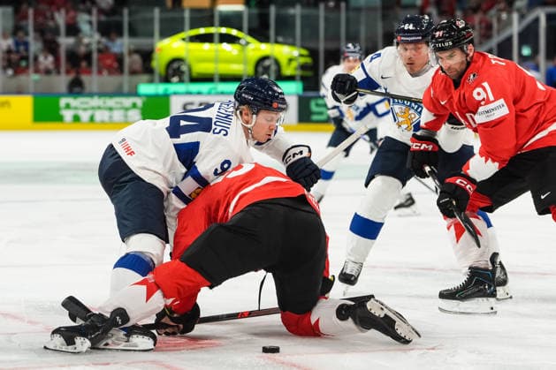 xxkeikkaxx 20260530 Swiss Life Arena, Zurich, Switzerland. IIHF Ice hockey, Eishockey World Championships Semifinal match Canada vs Finland Konsta Helenius (94) of Team Finland takes a faceoff against Ryan O Reilly (90) of Team Canada. Mikael Granlund (64) and John Tavares (91) look on. Photo by Pasi Suokko All Over Press  1.06241228