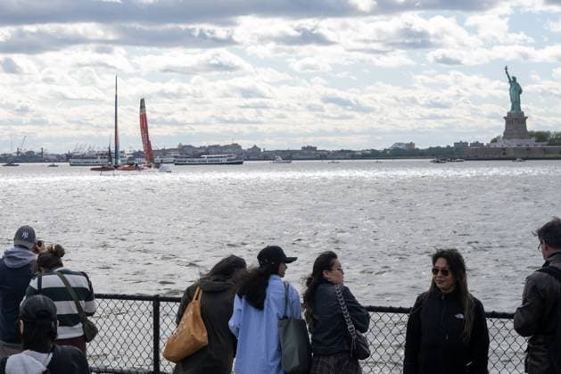 RECORD DATE NOT STATED 2026 Rolex SailGP Championship Mubadala New York Sail Grand Prix (NEW) 2026 Rolex SailGP Championship Mubadala New York Sail Grand Prix. May 30, 2026, New York, New York, USA: Spectators watch from Governor& 39;s boats compete on Day 1 of the Mubadala New York Sail Grand Prix at New York Harbor on May 30, 2026 in New York City. (Credit: M10s TheNews2)(Foto: M10S Thenews2 imago images) SPO  Copyright: xM10sx