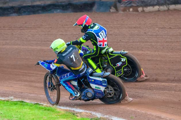 Speedway GP Qualifying Round 3 Mario Hausl of Germany, wearing yellow, rides alongside Reserve Tom Brennan of Great Britain, wearing red, during the Speedway GP Qualifying Round 3 at Allied Ashfield Stadium in Glasgow, Scotland, on May 30, 2026. Scunthorpe Lincolnshire United Kingdom  Copyright: xMIxNewsx originalFilename:fletcher-speedway260530_npr9P.jpg