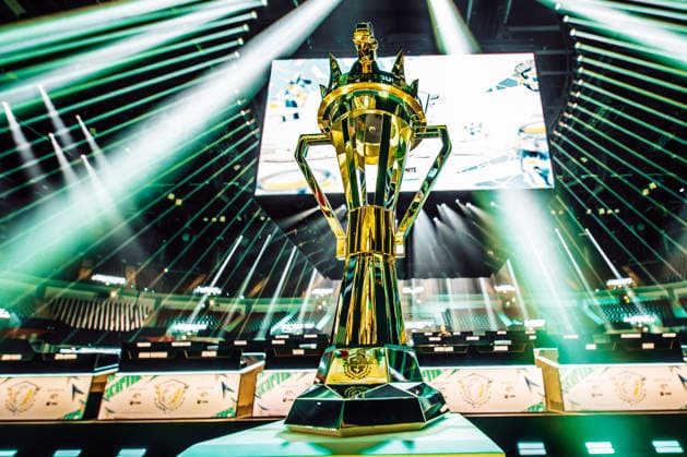 30 05 2026, xkkux, E Sports, FORTNITE MAJOR 1 SUMMIT, Season 2025 2026, PSD Bank Dome Düsseldorf The first LAN tournament of the FNCS season 50 duos compete against each other to win the prize pool and qualify for the Global Championship 2026 The duos are distributed as follows 20 EU, 13 NAC, 3 NAW, 5 Brazil, 3 Asia, 3 Oceania and 3 Middle East The top five teams automatically qualify for the Global Championship 2026 Cup Trophy in detail North Rhine-Westphalia Germany