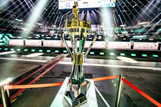 30 05 2026, xkkux, E Sports, FORTNITE MAJOR 1 SUMMIT, Season 2025 2026, PSD Bank Dome Düsseldorf The first LAN tournament of the FNCS season 50 duos compete against each other to win the prize pool and qualify for the Global Championship 2026 The duos are distributed as follows 20 EU, 13 NAC, 3 NAW, 5 Brazil, 3 Asia, 3 Oceania and 3 Middle East The top five teams automatically qualify for the Global Championship 2026 Cup Trophy in detail North Rhine-Westphalia Germany