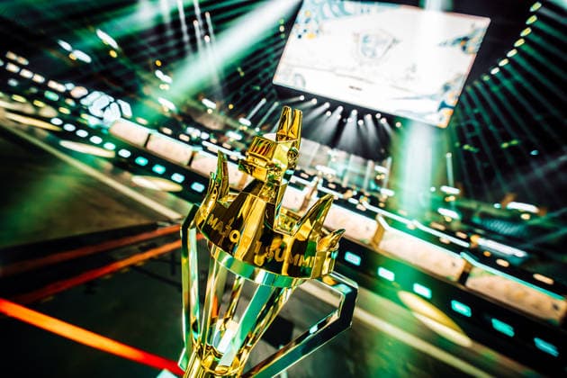 30 05 2026, xkkux, E Sports, FORTNITE MAJOR 1 SUMMIT, Season 2025 2026, PSD Bank Dome Düsseldorf The first LAN tournament of the FNCS season 50 duos compete against each other to win the prize pool and qualify for the Global Championship 2026 The duos are distributed as follows 20 EU, 13 NAC, 3 NAW, 5 Brazil, 3 Asia, 3 Oceania and 3 Middle East The top five teams automatically qualify for the Global Championship 2026 Cup Trophy in detail North Rhine-Westphalia Germany