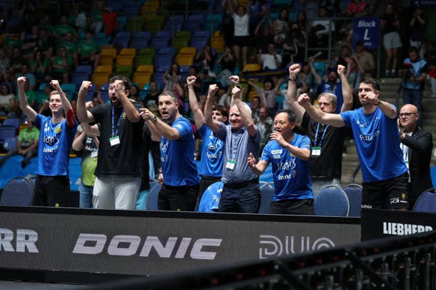 2 from left Manager, Nicolas Barrois FC Saarbrücken TT Cheers with the team from FC Saarbrücken TT GER Frankfurt TTBL Liebherr Final Four FC Saarbruecken vs SV Werder Bremen, Table Tennis Suewag Energie Arena 30 05 2026 GER Frankfurt TTBL Liebherr Final Four Table Tennis Suewag Energie Arena FC Saarbruecken vs SV Werder Bremen German Championship 30 05 2026 Frankfurt Copyright: xEibner-Pressefoto JoergxHirschx EP_JHH