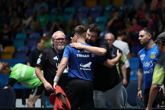 Nicolas Barrois hugs the winner Darko Jorgic FC Saarbrücken TT GER Frankfurt TTBL Liebherr Final Four FC Saarbruecken vs SV Werder Bremen, Table Tennis Suewag Energie Arena 30 05 2026 GER Frankfurt TTBL Liebherr Final Four Table Tennis Suewag Energie Arena FC Saarbruecken vs SV Werder Bremen German Championship 30 05 2026 Frankfurt Copyright: xEibner-Pressefoto JoergxHirschx EP_JHH