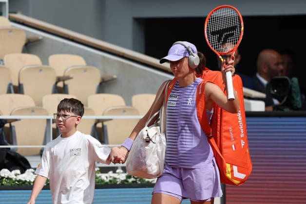 ROLAND GARROS 2026 Thierry Larret MAXPPP - PARIS (75) 31 05 2026 Thierry Larret Maxppp. Tennis. Roland Garros 2026. Internationaux de France de tennis. Stade Roland Garros, Paris (75). Le 31 Mai. Court Philippe CHATRIER : Marta KOSTYUK (UKR) vs Iga SWIATEK (POL). PARIS (75) STADE ROLAND GARROS PARIS ILE DE FRANCE FRANCE  Copyright: xMAXPPPxThierryxLarretx TLR202605313766 TLR202605313766