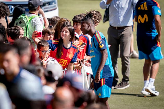 May 31, 2026, Las Rozas, Madrid, Spain: Nico Williams of Spain during the training session of the Spain National Football Team at the pre FIFA World Cup, WM, Weltmeisterschaft, Fussball training camp at the Football City (Ciudad del Futbol) on May 31, 2026, in Las Rozas, Spain. Spain National Football Team Training Session  - ZUMAa181 20260531_zaa_a181_079 Copyright: xAngelxPerezxMecax