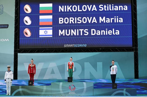 IPA85209975 - medal ceremony CLUBS: NIKOLOVA Stiliana (BUL) Gold, BORISOVA Mariia (RUS) silver, MUNITS Daniela (ISR) bronze during European Championships in Rhythmic gymnastics, Rhythmische Sportgymnastik, RSG Gymnastics in Varna, Bulgaria, May 31 2026  Copyright: xFilippoxTomasi IPAxSportx xx 85209975