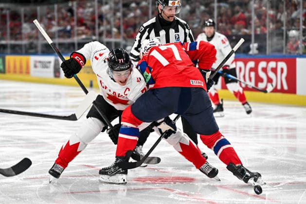 ZURICH, SWITZERLAND MAY 31 Macklin Celebrini of Canada and Eirik Salsten of Norway battle for the puck during the 2026 IIHF Ice Hockey World Championship Switzerland Bronze medal game between Canada and Norway at Swiss Life Arena on May 31, 2026 in Zurich, Zurich Zurich Swiss Life Arena Zurich Switzerland Copyright: xJustPictures.ch AndreaxBrancax jp-en-EuSpIm-JP7_ANB_FinCze_31052026_7180