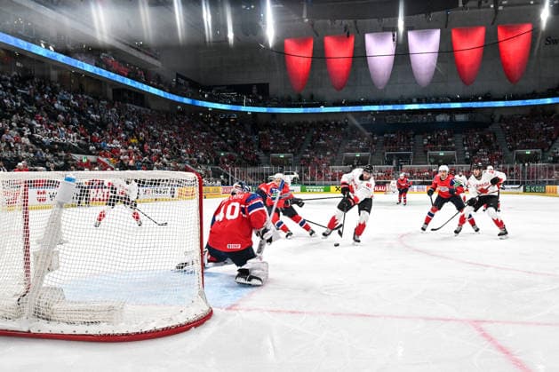 ZURICH, SWITZERLAND MAY 31 John Tavares of Canada tries to score against goalkeeper Henrik Haukeland of Norway during the 2026 IIHF Ice Hockey World Championship Switzerland Bronze medal game between Canada and Norway at Swiss Life Arena on May 31, 2026 in Zurich, Zurich Zurich Swiss Life Arena Zurich Switzerland Copyright: xJustPictures.ch AndreaxBrancax jp-en-EuSpIm-JP7_ANB_FinCze_31052026_8051