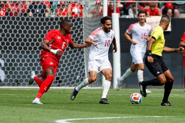 Denis Zakaria Switzerland, 06 and Musa Al Tamari Jordan, 10 in running duel , Switzerland, Soccer, Friendly match, Switzerland vs Jordan, 31 05 2026, St Gallen Kybunpark Hessen Switzerland Copyright: xGrantxHubbsx