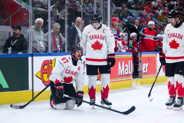 260531 Sidney Crosby of Canada in pain during the 2026 IIHF Ice Hockey World Championship bronze medal game between Canada and Norway on May 31, 2026 in Zurich Photo Jesper Zerman BILDBYRAN kod JZ JZ0739 ishockey ice hockey ishockey vm 2026 vm 2026 iihf world championship kanada canada norge norway bronsmatch bronze medal game bbeng  Copyright: JESPERxZERMAN BB260531JZ045