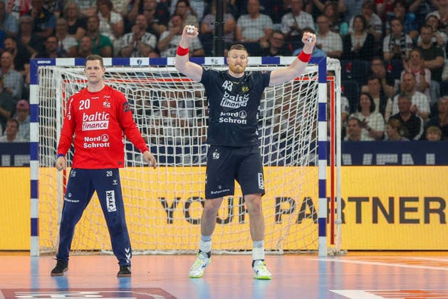 31 05 2026 ,xgox, Handball Handball EHF European League, Match for 3rd place Montpellier Handball SG Flensburg Handewitt emspor, v l Blaz Blagotsinek Flensburg, 43 Jubel, Torjubel, jubelt über das Tor, celebrate the goal, celebration Hamburg