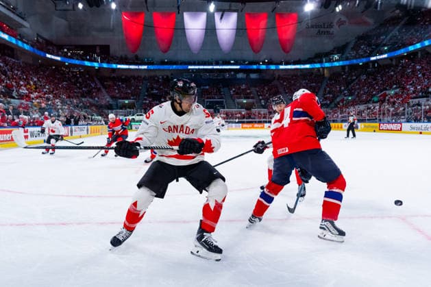 ZURICH, SWITZERLAND - MAY 31: Mark Scheifele (Canada, 55) and Gabriel Vilardi (Canada, 13) in the battle for the puck with Jacob Berglund (Norway, 24) during the Bronze Medal Game - Match 63 between Canada and Norway at the IIHF Ice hockey, Eishockey World Championship, WM, Weltmeisterschaft 2026, Swiss Life Arena on May 31, 2026 in Zurich, Switzerland. Zurich Switzerland Copyright: xTimoxSteinx