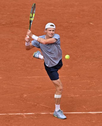 2026 French Open, Roland-Garros - Day 8 PARIS, FRANCE - MAY 31: Jesper de Jong of Netherlands in action against Alexander Zverev (not seen) of Germany during their men s singles match on day 8 of the French Open tennis tournament at the Roland-Garros Complex in Paris on May 31, 2026. Mustafa Yalcin Anadolu Paris France. Editorial use only. Please get in touch for any other usage.  Copyright: x2026xAnadoluxMustafaxYalcinx