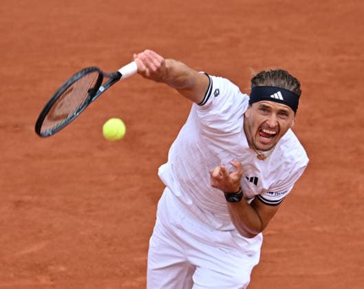2026 French Open, Roland-Garros - Day 8 PARIS, FRANCE - MAY 31: Alexander Zverev of Germany in action against Jesper de Jong (not seen) of Netherlands during their men s singles match on day 8 of the French Open tennis tournament at the Roland-Garros Complex in Paris, France, on May 31, 2026. Mustafa Yalcin Anadolu Paris France. Editorial use only. Please get in touch for any other usage.  Copyright: x2026xAnadoluxMustafaxYalcinx