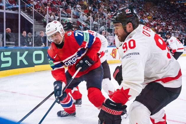 ZURICH, ZURICH - MAY 31: Eskild Bakke Olsen of Norway battles with Ryan O?Reilly of Canada during the Bronze Medal Game between Canada and Norway of the 2026 IIHF World Championship, WM, Weltmeisterschaft at Swiss Life Arena on May 31, 2026 in Zurich, Zurich, Switzerland. Copyright: xLivioxBaeriswylx xSPPx Sportspressphoto_SPR157779