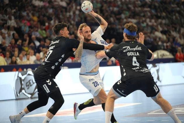 photo Valentin PORTE against Johannes Golla and left Grgic Flensburg Handball Men on Sun 31 05 2026 Mens EHF European League , Final Four in Hamburg SG Flensburg Montpellier HB Match for 3rd place