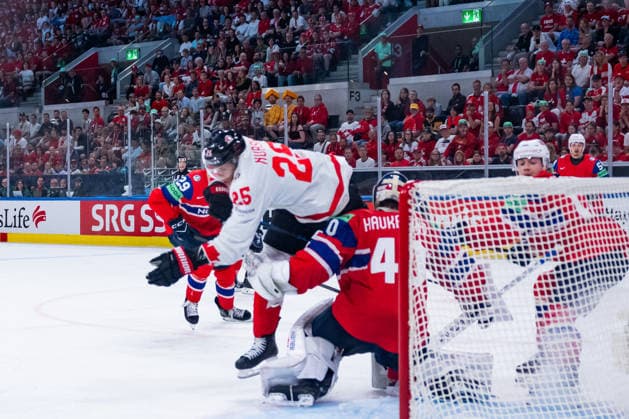 ZURICH, SWITZERLAND - MAY 31: Darnell Nurse (Canada, 25) falling over Henrik Haukeland (Norway, 40) during the Bronze Medal Game - Match 63 between Canada and Norway at the IIHF Ice hockey, Eishockey World Championship, WM, Weltmeisterschaft 2026, Swiss Life Arena on May 31, 2026 in Zurich, Switzerland. Zurich Switzerland Copyright: xTimoxSteinx