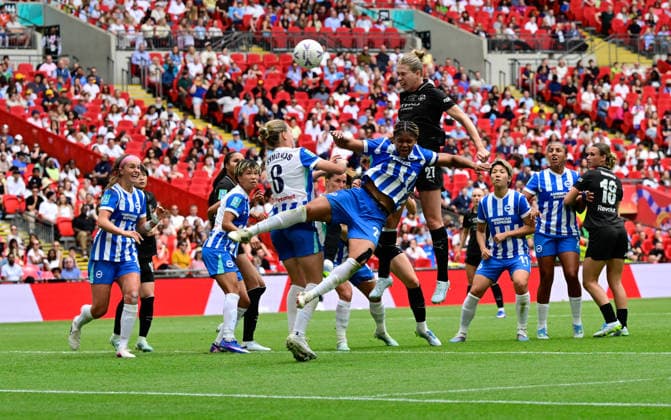 Brighton and Hove Albion Women v Manchester City Women, London, UK - 31 May 2026 Rebecca Knaak of Manchester City Women has a header on goal during the Adobe Womens FA Cup Final match between Brighton and Hove Albion Women and Manchester City Women at Wembley Stadium, London on 31 May 2026 ( London Wembley Stadium London England Copyright: xAlanxStanford PPAUKx PPA-278386