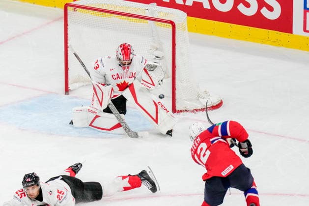 ZURICH, SWITZERLAND MAY 31 Noah Steen of Norway R scores the Bronze medal goal during OT during the 2026 IIHF Ice Hockey World Championship Switzerland Bronze medal game between Canada and Norway at Swiss Life Arena on May 31, 2026 in Zurich, Zurich Zurich Swiss Life Arena Zurich Switzerland Switzerland Copyright: xJustPictures.ch JarixPestelaccix jp-en-EuSpIm-JP6_JAR_Canada_Norway_31May2026_00161