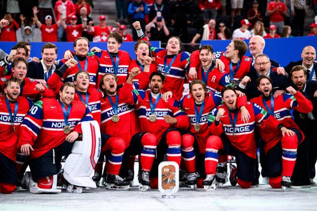 260531 Andreas Martinsen of Norway celebrate with teammates after the 2026 IIHF Ice Hockey World Championship bronze medal game between Canada and Norway on May 31, 2026 in Zurich Photo Jesper Zerman BILDBYRAN kod JZ JZ0739 ishockey ice hockey ishockey vm 2026 vm 2026 iihf world championship kanada canada norge norway bronsmatch bronze medal game bbeng jubel  Copyright: JESPERxZERMAN BB260531JZ116
