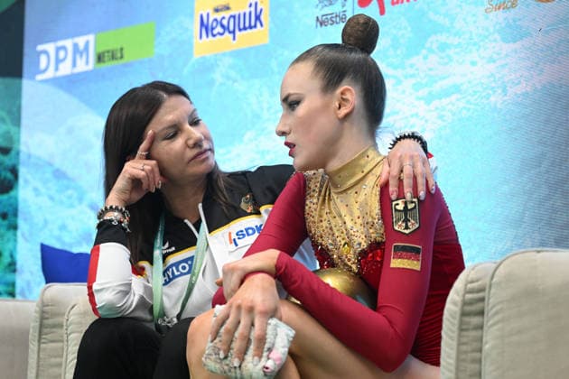 Daria Varfolomeev, GER, with her coach Julia Raskina during all around final of 2026 European Championships in Varna 29 05 2026