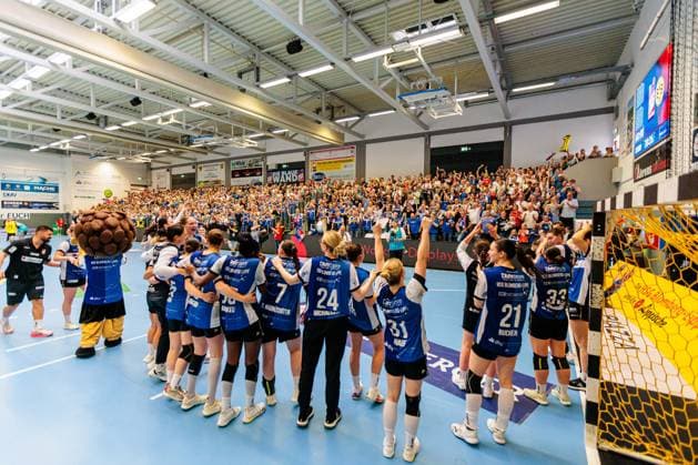 The HSG Blomberg Lippe team celebrates winning the German Championship with the fans GER, HSG Blomberg Lippe vs Borussia Dortmund, Handball, 1 Bundesliga Women, Play Offs, Final, Match 3, 31 05 2026 GER, HSG Blomberg Lippe vs Borussia Dortmund, Handball, 1 Bundesliga Women, Play Offs, Final, Match 3, 31 05 2026 Blomberg Copyright: xEibner-Pressefoto JanxRollingerx EP_JSK