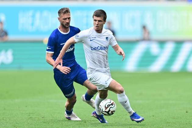 KAA Gent v KRC Genk - Jupiler Pro League Europe Play-Off Decider GENT, BELGIUM - MAY 31 : Steuckers Jarne forward of KRC Genk and Van Der Heyden Siebe defender of KAA Gent battle for the ball during the Jupiler Pro League Europe Play-Off decider match with the last European Conference League ticket at stake between KAA Gent and KRC Genk on May 31, 2026 in Gent, Belgium, 31 05 2026 Gent Belgium  Copyright: xPeterxDexVoechtx