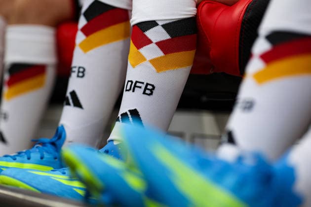 International match 25 26 Germany Finland on 31 05 2026 at the MEWA Arena in Mainz Children wearing socks with the DFB logo on them sit on a substitutes bench MH