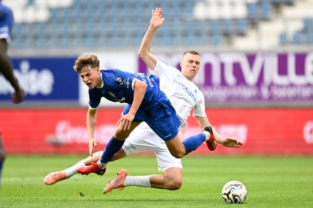KAA Gent v KRC Genk - Jupiler Pro League Europe Play-Off Decider GENT, BELGIUM - MAY 31 : De Vlieger Tibe midfielder of KAA Gent in action with Heymans Daan midfielder of KRC Genk during the Jupiler Pro League Europe Play-Off decider match with the last European Conference League ticket at stake between KAA Gent and KRC Genk on May 31, 2026 in Gent, Belgium, 31 05 2026 Gent Belgium  Copyright: xNicoxVereeckenx