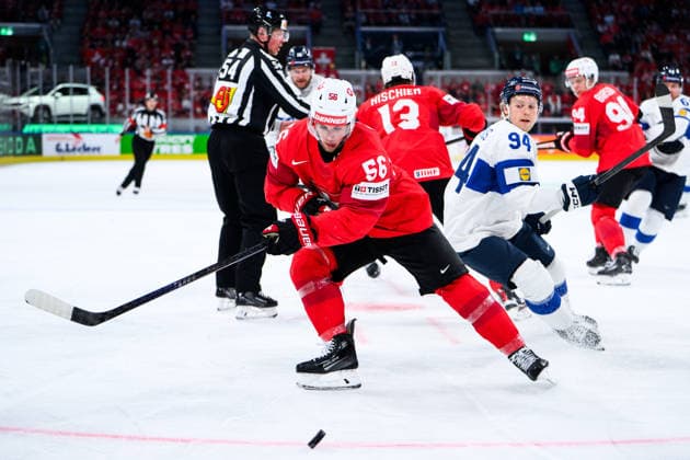 260531 Tim Berni of Switzerland and Konsta Helenius of Finland during the 2026 IIHF Ice Hockey World Championship final between Switzerland and Finland on May 31, 2026 in Zürich Photo Jesper Zerman BILDBYRAN kod JZ JZ0742 ishockey ice hockey ishockey vm 2026 vm 2026 iihf world championship final switzerland schweiz finland bbeng  Copyright: JESPERxZERMAN BB260531JZ150