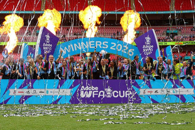 LONDON, ENGLAND - May 31: Manchester City lift the trophy during the Adobe Womens FA Cup Final match between Brighton and Hove Albion and Manchester City at Wembley Stadium, May 31 in London, England Copyright: xNataliexMincher SPPx Sportspressphoto_SPR158019