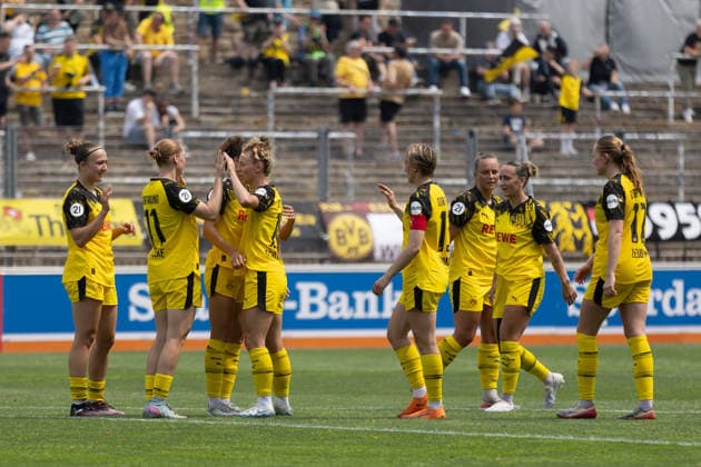 31 05 2026, Football, Women, Regionalliga West, Season 2025 2026, Borussia Dortmund vs Vorwaerts Spoho Koeln at Stadion Rote Erde in Dortmund Germany Rita Schumacher Borussia Dortmund celebrates after her goal to 6 0 with her teammates Dortmund Stadion Rote Erde North Rhine-Westphalia Germany FZ
