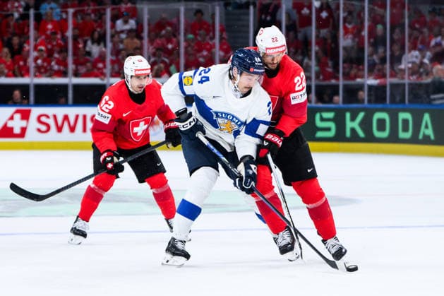 260531 Hannes Björninen of Finland and Nino Niederreiter of Switzerland during the 2026 IIHF Ice Hockey World Championship final between Switzerland and Finland on May 31, 2026 in Zürich Photo Jesper Zerman BILDBYRAN kod JZ JZ0742 ishockey ice hockey ishockey vm 2026 vm 2026 iihf world championship final switzerland schweiz finland bbeng  Copyright: JESPERxZERMAN BB260531JZ159