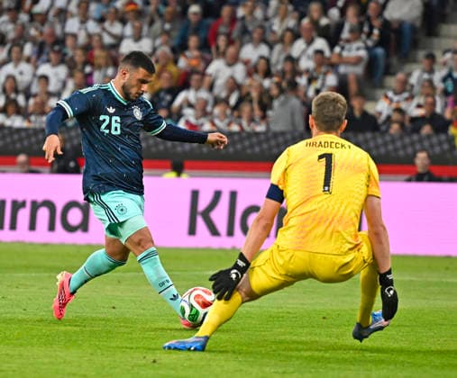 31 05 2026, Football friendly international match 3 match day, Germany Finland, in the Mewa Arena Mainz, f l Deniz Undav Germany against goalkeeper Lukas Hradecky Finland