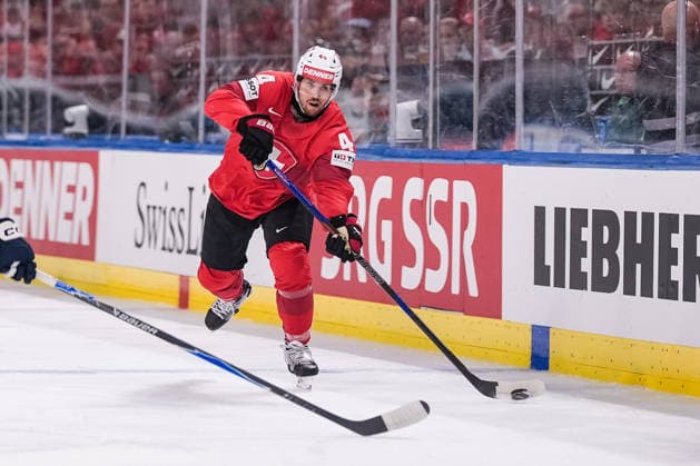 ZURICH, SWITZERLAND MAY 31 Pius Suter of Switzerland in action during the 2026 IIHF Ice Hockey World Championship Switzerland Gold Medal game between Switzerland and Finland at Swiss Life Arena on May 31, 2026 in Zurich, Zurich Zurich Swiss Life Arena Zurich Switzerland Copyright: xJustPictures.ch JarixPestelaccix jp-en-EuSpIm-_DSC1868-20260531