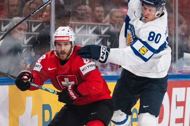 ZURICH, ZURICH - MAY 31: Christoph Bertschy of Switzerland battles with Saku Maenalanen of Finland during the Gold Medal Game between Switzerland and Finland of the 2026 IIHF World Championship, WM, Weltmeisterschaft at Swiss Life Arena on May 31, 2026 in Zurich, Zurich, Switzerland. Copyright: xLivioxBaeriswylx xSPPx Sportspressphoto_SPR158077