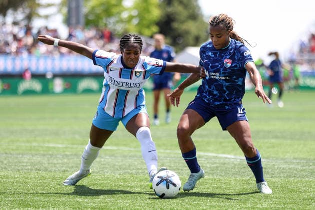 EVANSTON, USA - May 31: Ludmila (17 San Diego Wave FC) and Brianna Pinto (10 Chicago Stars FC) battle for the ball during the game between the Chicago Stars FC and San Diego Wave FC at Northwestern Medicine Field at Martin Stadium on Sunday, May 31 in Evanston, USA Copyright: xShainaxBenhiyoun SPPx Sportspressphoto_SPR158080
