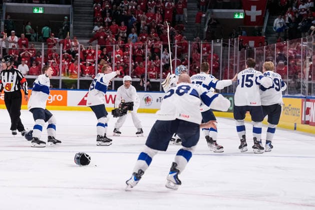 ZURICH, SWITZERLAND MAY 31 Konsta Helenius of Finland celebrates his winning goal with team during the 2026 IIHF Ice Hockey World Championship Switzerland Gold Medal game between Switzerland and Finland at Swiss Life Arena on May 31, 2026 in Zurich, Zurich Zurich Swiss Life Arena Zurich Switzerland Copyright: xJustPictures.ch JarixPestelaccix jp-en-EuSpIm-_DSC0760-20260531