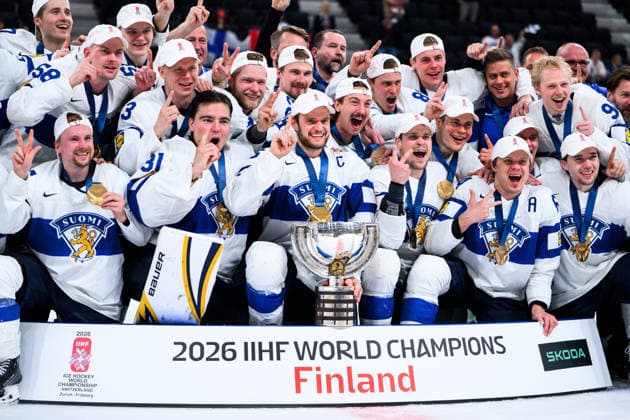 260531 Players of Finland celebrate with the trophy after the 2026 IIHF Ice Hockey World Championship final between Switzerland and Finland on May 31, 2026 in Zürich Photo Jesper Zerman BILDBYRAN kod JZ JZ0742 ishockey ice hockey ishockey vm 2026 vm 2026 iihf world championship final switzerland schweiz finland bbeng jubel  Copyright: JESPERxZERMAN BB260531JZ230