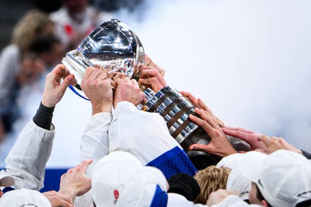 260531 Players of Finland celebrate with the trophy after the 2026 IIHF Ice Hockey World Championship final between Switzerland and Finland on May 31, 2026 in Zürich Photo Jesper Zerman BILDBYRAN kod JZ JZ0742 ishockey ice hockey ishockey vm 2026 vm 2026 iihf world championship final switzerland schweiz finland bbeng jubel  Copyright: JESPERxZERMAN BB260531JZ238
