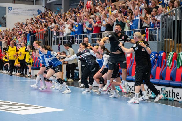 HSG Blomberg Lippe GER vs Borussia Dortmund GER Handball, 1 Handball Bundesliga Women, Final, Game 3, 31 5 2026, Season 2025 2026, Blomberg The team of HSG Blomberg Lippe GER celebrates the victory and the title as German champion In the picture Malin Sandberg HSG Blomberg Lippe, 28 , Nuria Bucher HSG Blomberg Lippe, 21 , Lara Lepschi HSG Blomberg Lippe, 27 , Judith Tietjen HSG Blomberg Lippe, 22 , Schaho Aziz HSG Blomberg Lippe, Physiotherapist Blomberg Sporthalle an der Ulmenallee Germany