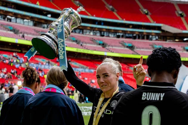 Brighton and Hove Albion Women v Manchester City Women, Women s FA Cup, Cup Final Manchester City Women defender Alex Greenwood (5) holding FA Cup and acknowledges fans after the Women s FA Cup Final match between Brighton and Hove Albion Women and Manchester City Women at Wembley Stadium, London, UK on 31 May 2026. London Wembley Stadium Greater London UK Editorial use only , Copyright: xManjitxNarotrax PSI-24342-0094