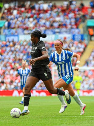 LONDON, ENGLAND - May 31: Khadija Bunny Shaw of Manchester City on the ball during the Adobe Womens FA Cup Final match between Brighton and Hove Albion and Manchester City at Wembley Stadium, May 31 in London, England Copyright: xNataliexMincher SPPx Sportspressphoto_SPR158543