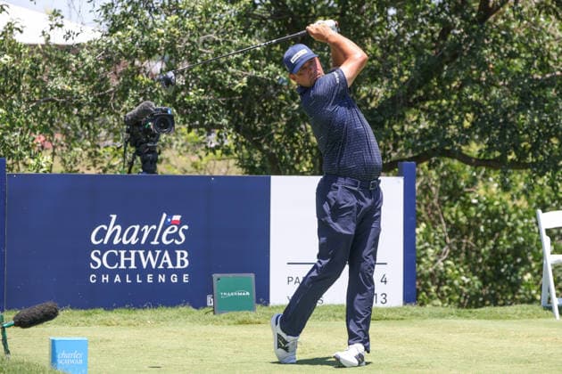 FORT WORTH, TX - MAY 31: Gary Woodland (USA) hits from the 9th tee during the final round of the Charles Schwab Challenge on May 31, 2026 at Colonial Country Club in Fort Worth, TX. (Photo by George Walker Icon Sportswire) GOLF: MAY 31 PGA, Golf Herren Charles Schwab Challenge EDITORIAL USE ONLY Icon26053107