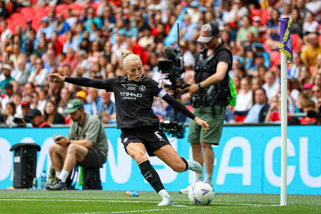 LONDON, ENGLAND - May 31: Alex Greenwood of Manchester City takes a corner during the Adobe Womens FA Cup Final match between Brighton and Hove Albion and Manchester City at Wembley Stadium, May 31 in London, England Copyright: xNataliexMincher SPPx Sportspressphoto_SPR158544